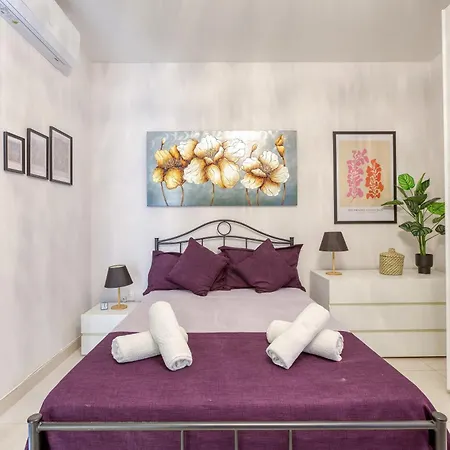 Comfortable Family In With Terrace & 2 Bathrooms *