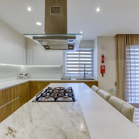 公寓 Comfortable Family In With Terrace & 2 Bathrooms